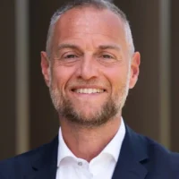 Filip Van Zeebroeck – Chief Financial Officer (CFO), Administrateur exécutif